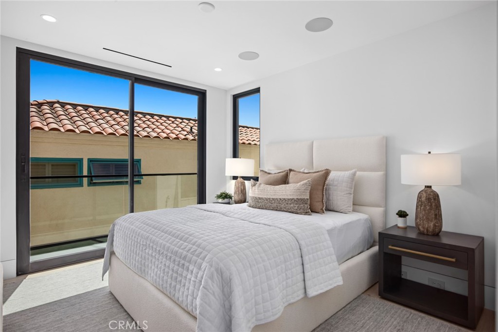 Corona del Mar South of PCH (CDMS) - Residential