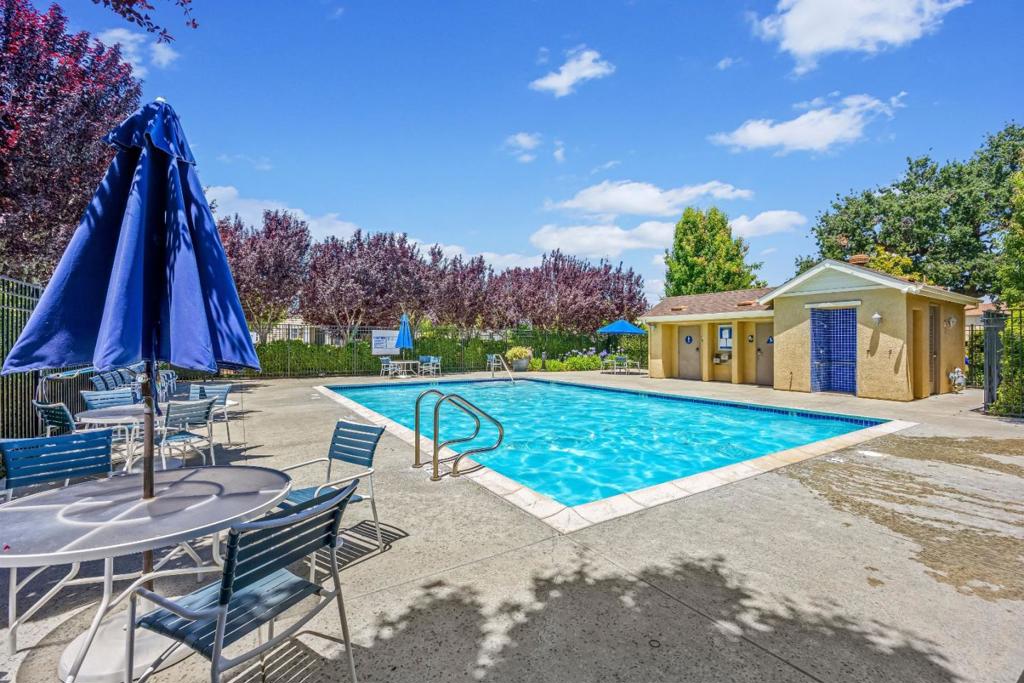 7934 Kipling Circle