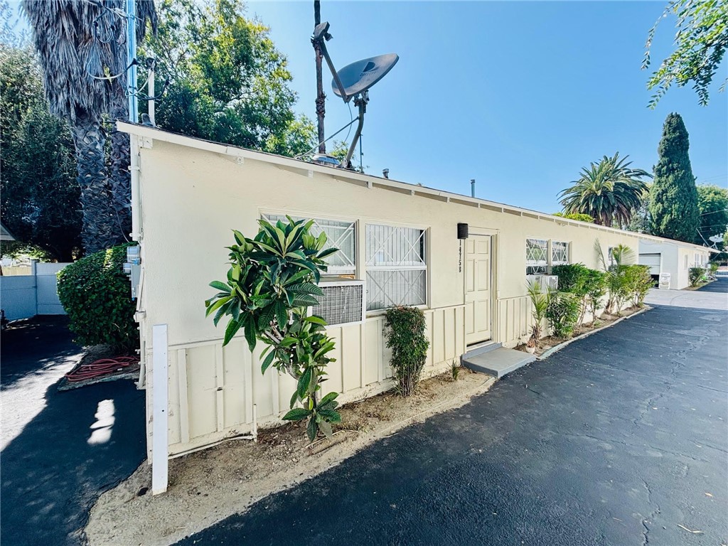 New Van Nuys Townhouse For Rent. This 3 bedroom beauty is brand new and ready for it's first occupant. Large living room. Dream kitchen w/ granite countertops, cherry wood cabinetry, and new stainless steel appliances. Washer and dryer provided. Large rooms w/ recessed lighting and mirrored closet doors. Vinyl wood flooring throughout. Huge private backyard. Paid Solar on roof, no electricity bill. Rent at only $3,999 mth.
