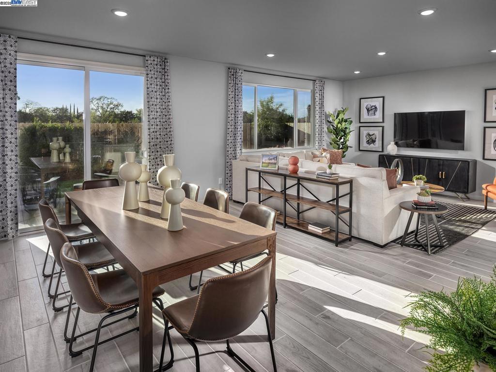 DEER VALLEY RD - Residential