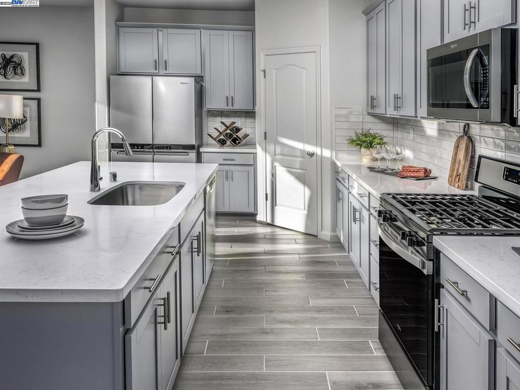 DEER VALLEY RD - Residential
