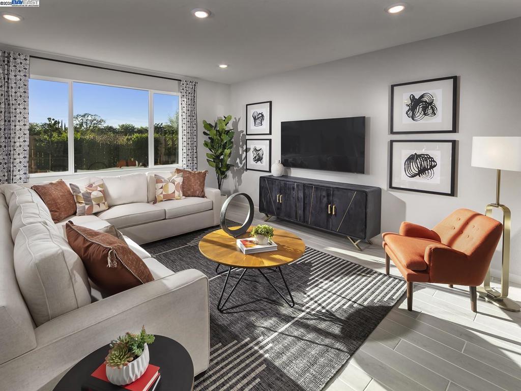 DEER VALLEY RD - Residential