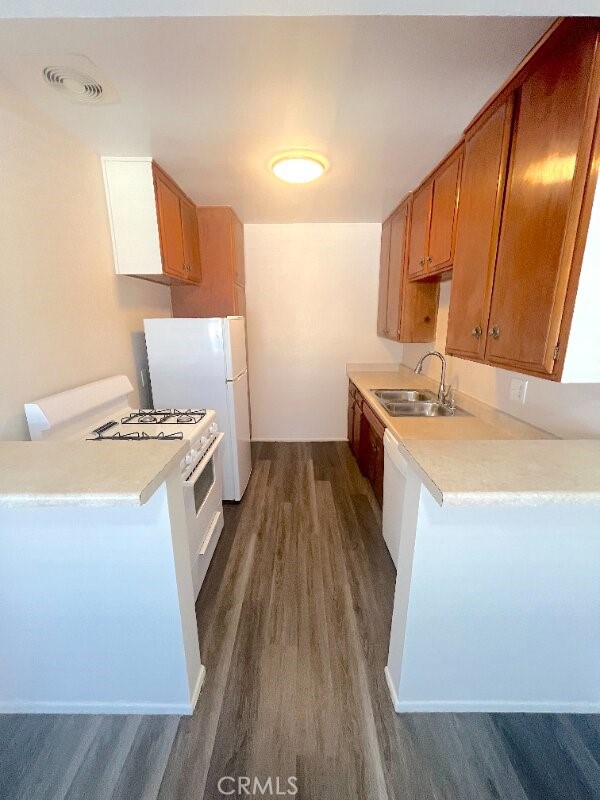 2115 Placentia Avenue 24