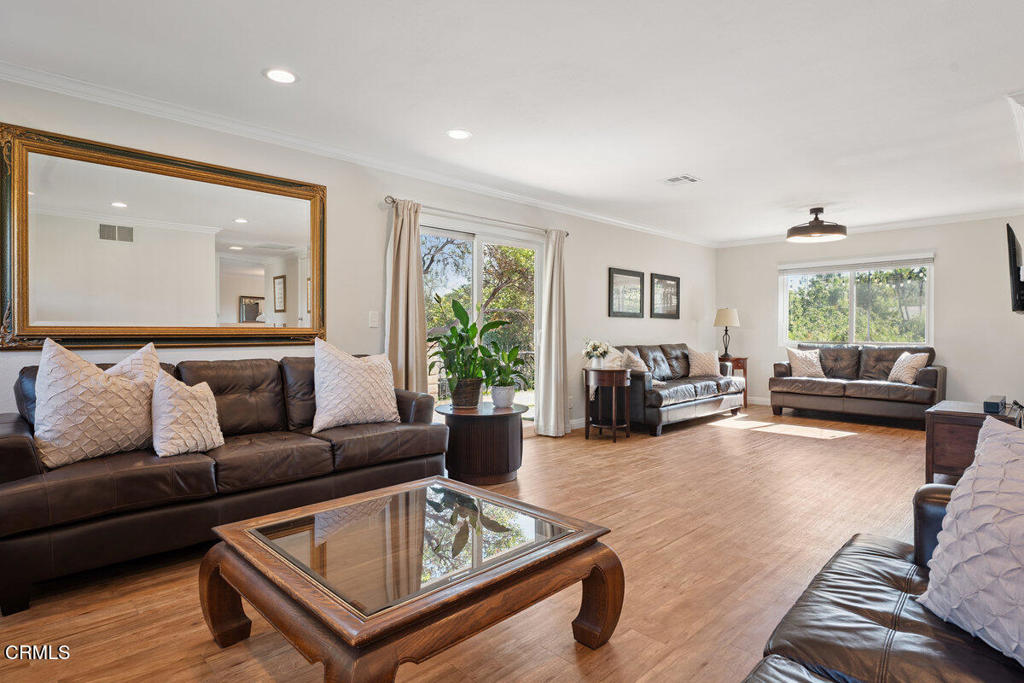 Properties 2 354 Larch Crest Court