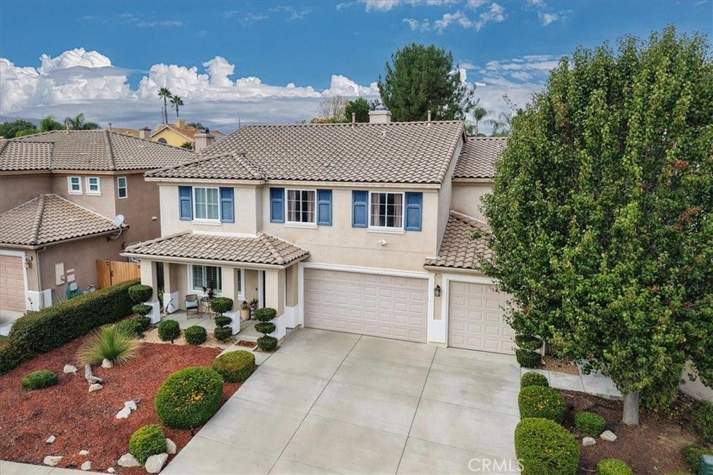 Photo of 41675 Broad Oak St, Murrieta, CA 92562 (MLS # SW25237897)