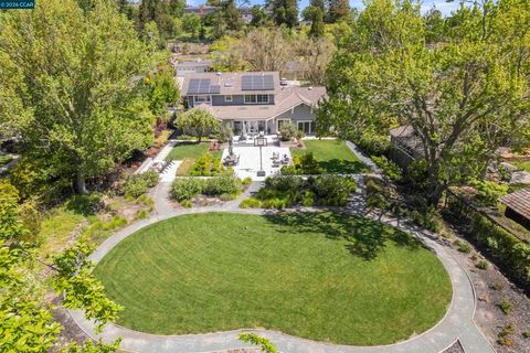 Photo of 246 Overhill Rd Rd, Orinda, CA 94563 (MLS # 41131029)