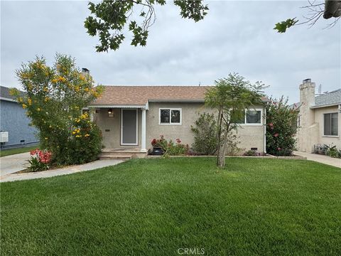 Photo of 240 S Mariposa St, Burbank, CA 91506 (MLS # BB26078280)