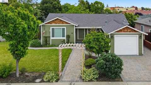 Photo of 2651 Ione Ave Ave, Castro Valley, CA 94546 (MLS # 41130368)
