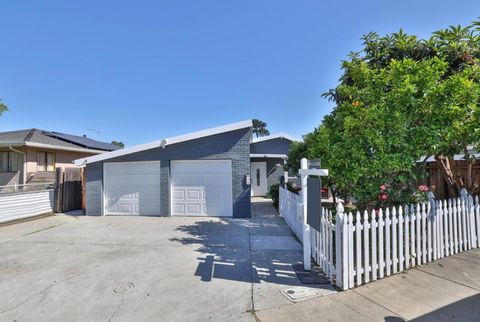 Photo of 434 Hibiscus Court, East Palo Alto, CA 94303 (MLS # ML82046979)