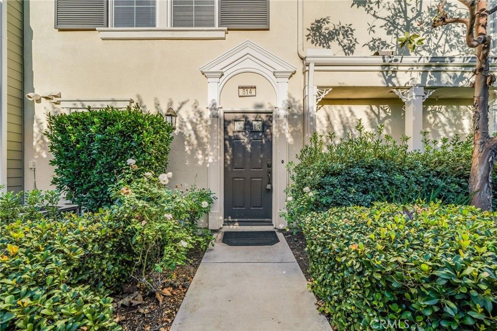 Photo of 814 Silk Tree, Irvine, CA 92606 (MLS # OC25277861)