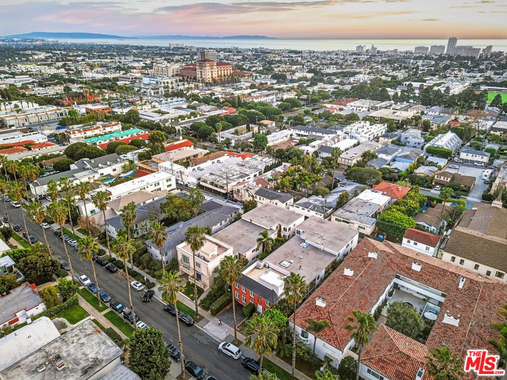 Photo of 1020 19th Street #6, Santa Monica, CA 90403 (MLS # 26650433)