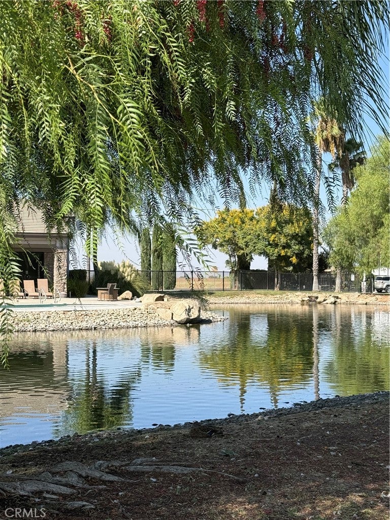 5001 E Robertson