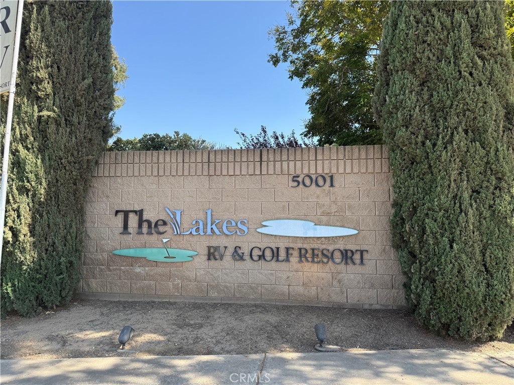 5001 E Robertson