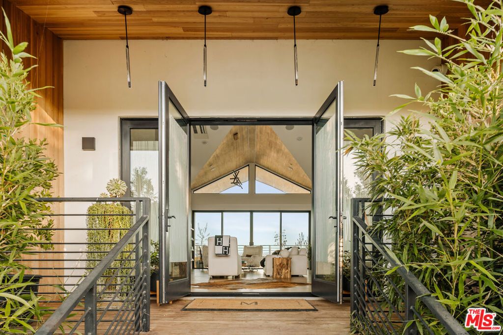 Photo of 5904 Kanan Dume Road, Malibu, CA 90265 (MLS # 25580947)