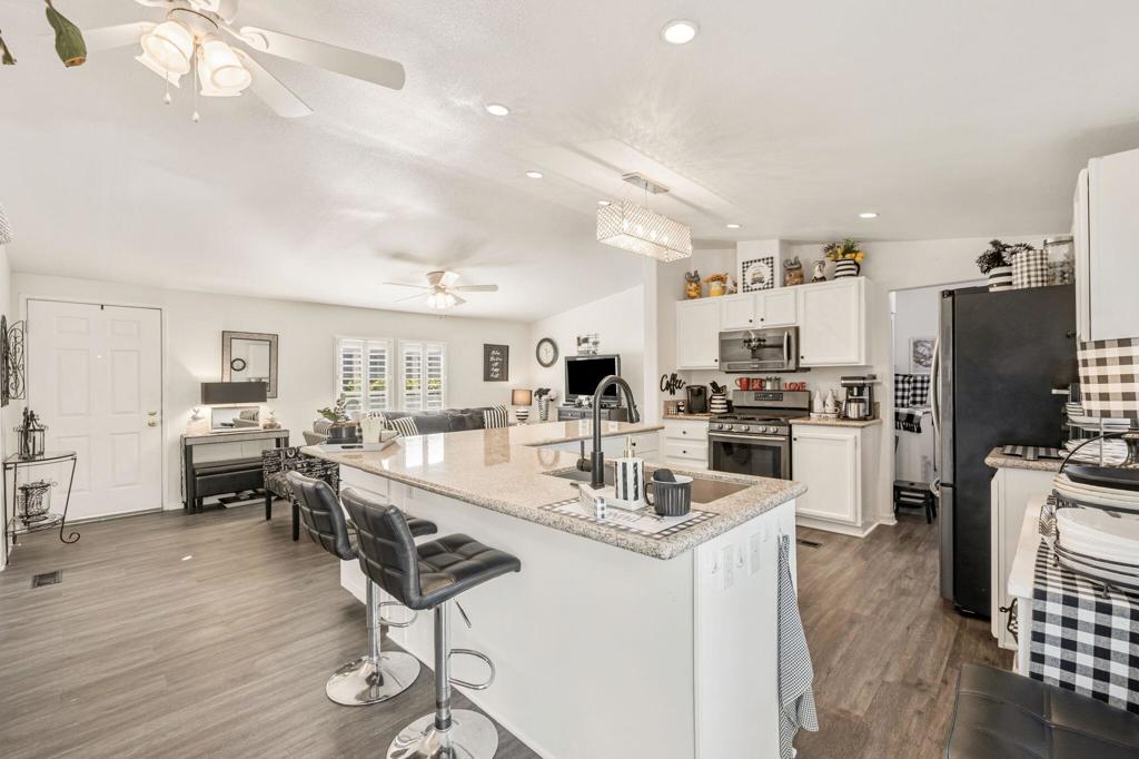 Properties 4 73450 Country Club Drive 277