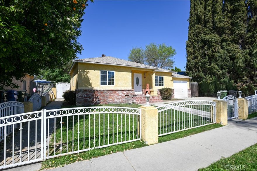 This Wonderful Single-Story Home is Located in a Quiet and Friendly Neighborhood with 2 bedrooms 2 bathrooms. Prime Location Next to Encino & Tarzana! This Cozy Home Has a Private Backyard, Walk-In Closet, Hardwood Floors, Recessed Lighting, Central A/C & Heat, and a Beautiful Kitchen that includes a Stove, Oven, Microwave, and Refrigerator. Laundry Room includes a Washer & Dryer. Gardner included. Private Side Entrance. Most Pets OK with prior owner approval. There are 2 homes on this property; this is the back unit, the front house has a separate tenant.