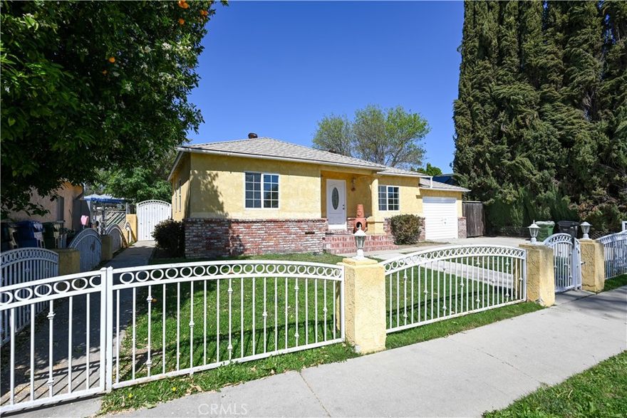 This Wonderful Single-Story Home is Located in a Quiet and Friendly Neighborhood with 2 bedrooms 2 bathrooms. Prime Location Next to Encino & Tarzana! This Cozy Home Has a Private Backyard, Walk-In Closet, Hardwood Floors, Recessed Lighting, Central A/C & Heat, and a Beautiful Kitchen that includes a Stove, Oven, Microwave, and Refrigerator. Laundry Room includes a Washer & Dryer. Gardner included. Private Side Entrance. Most Pets OK with prior owner approval. There are 2 homes on this property; this is the back unit, the front house has a separate tenant.