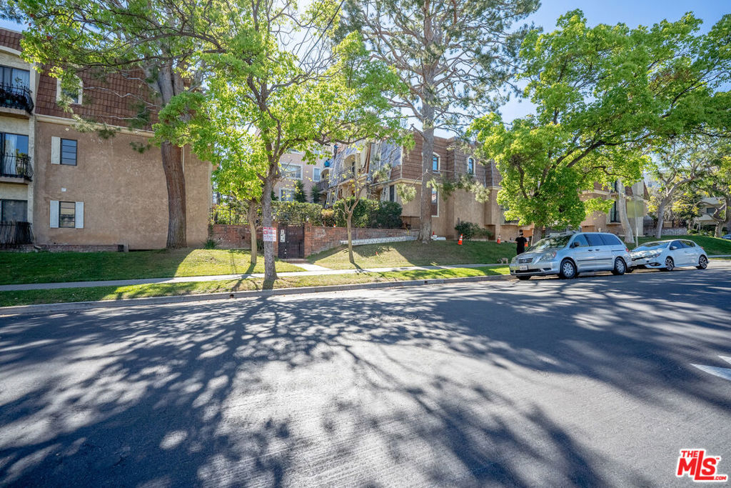 4368 W 8th Street 17