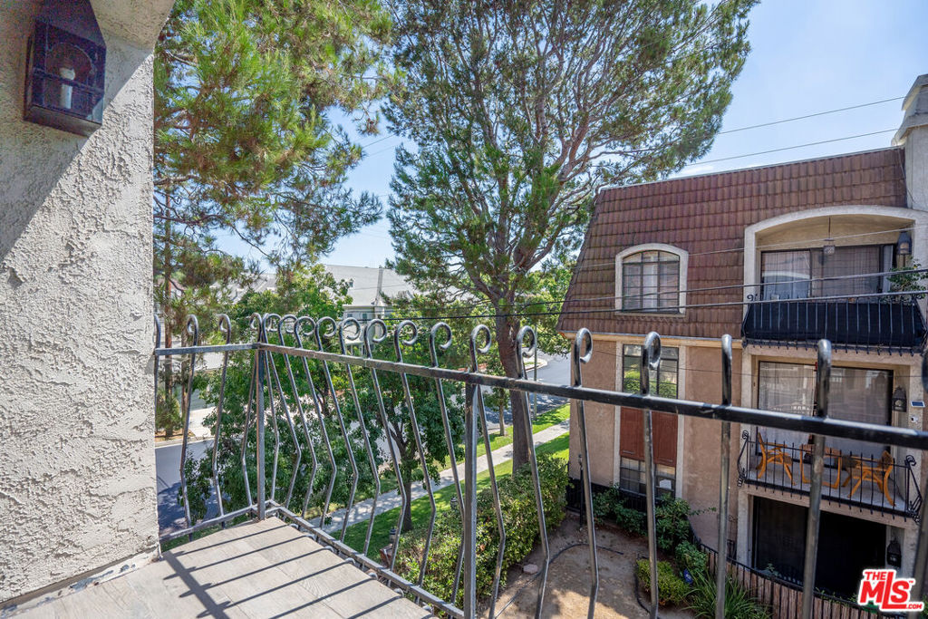 4368 W 8th Street 17