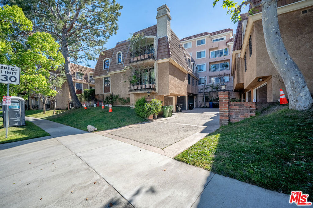 4368 W 8th Street 17