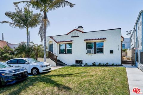 Photo of 1329 S TREMAINE Avenue, Los Angeles, CA 90019 (MLS # 26838079)