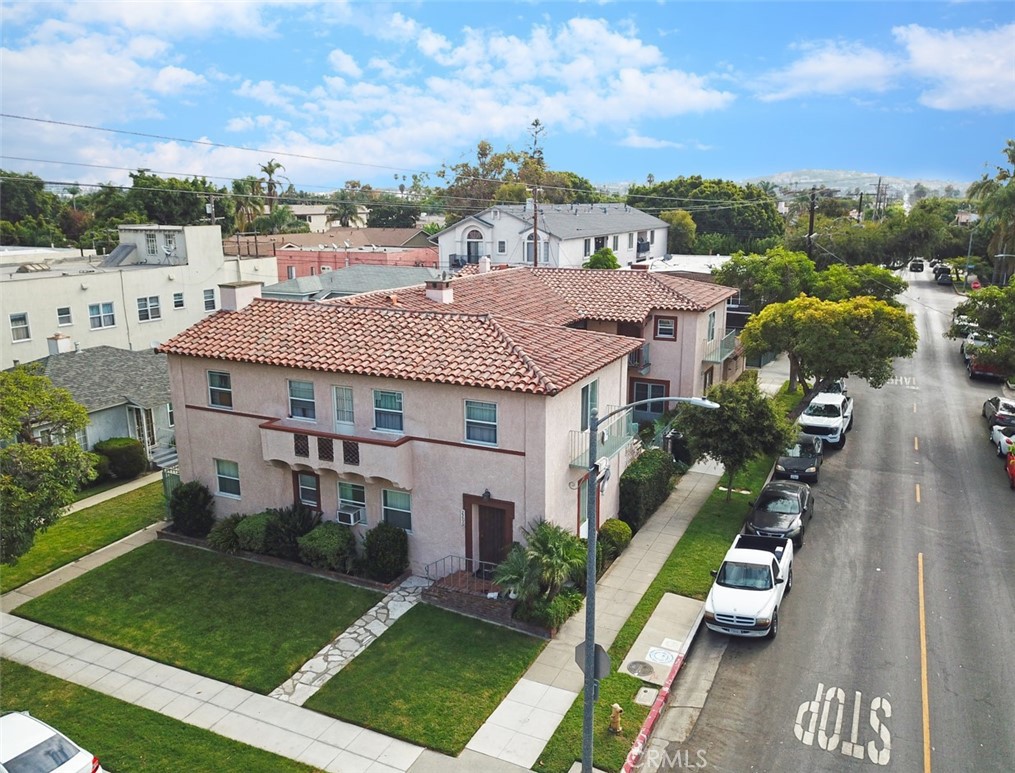 2200 Chestnut