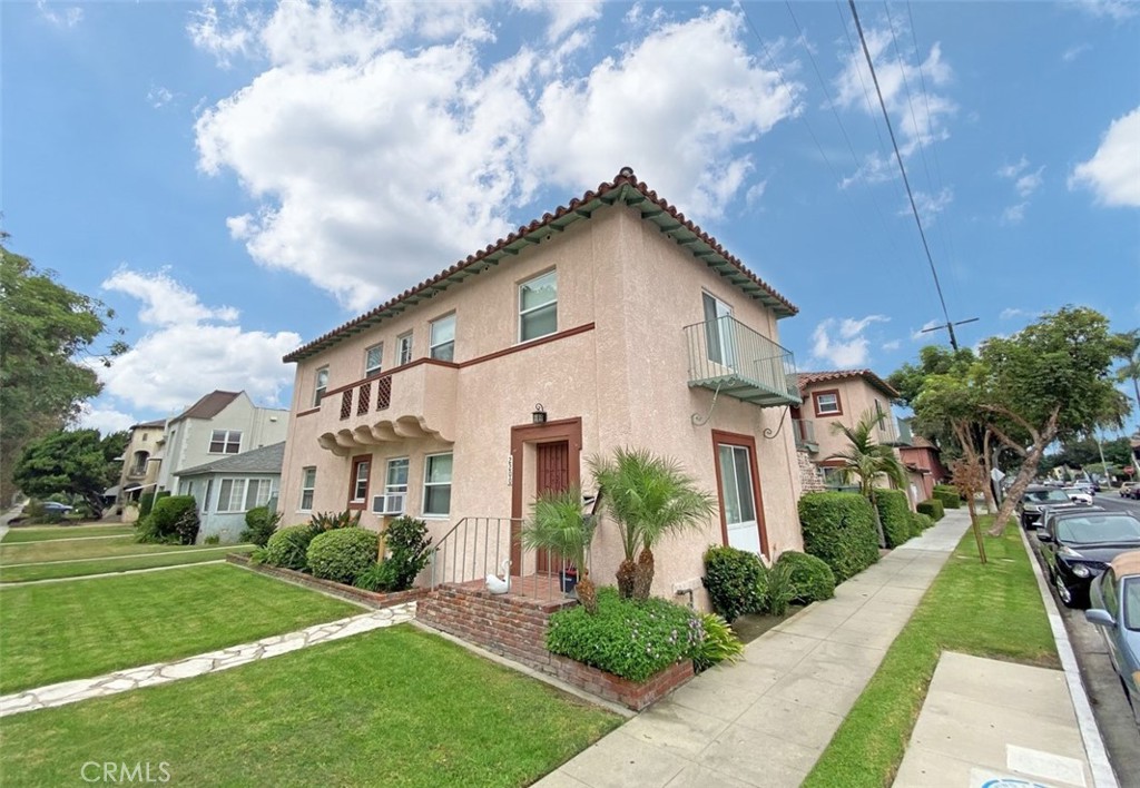 2200 Chestnut
