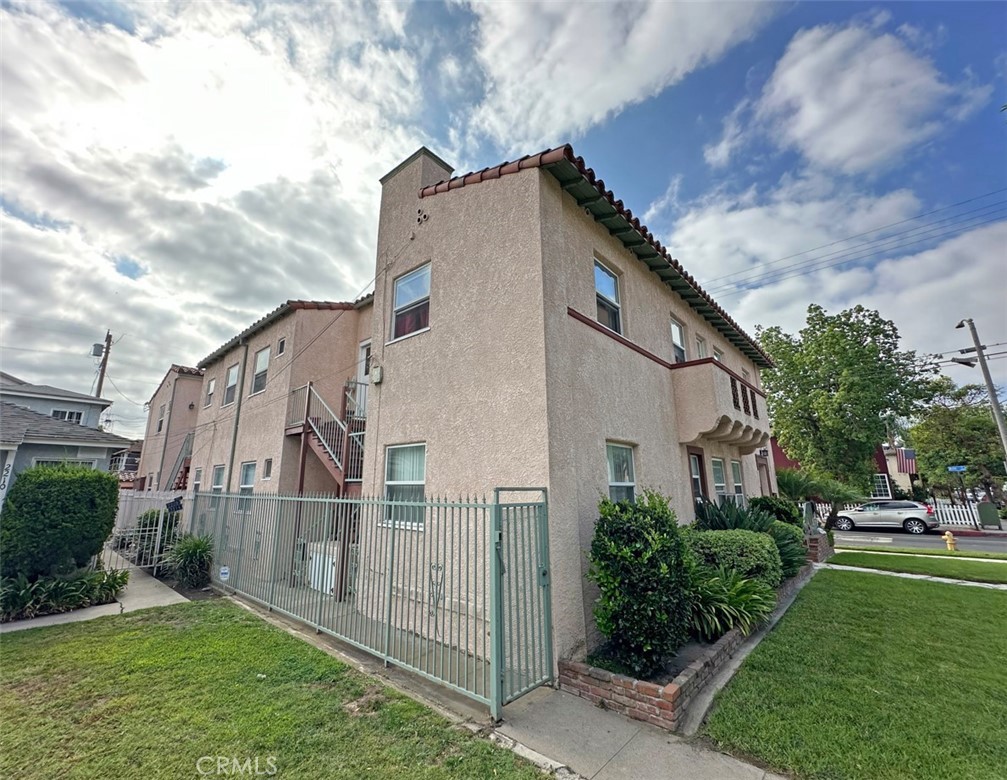 2200 Chestnut