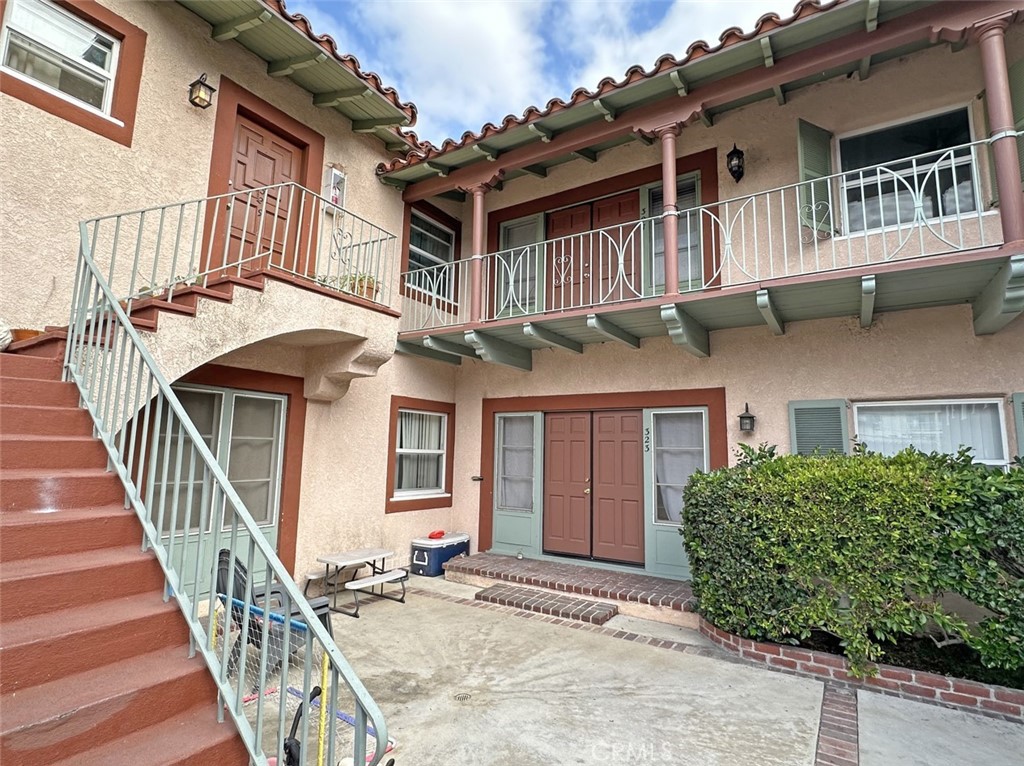 2200 Chestnut
