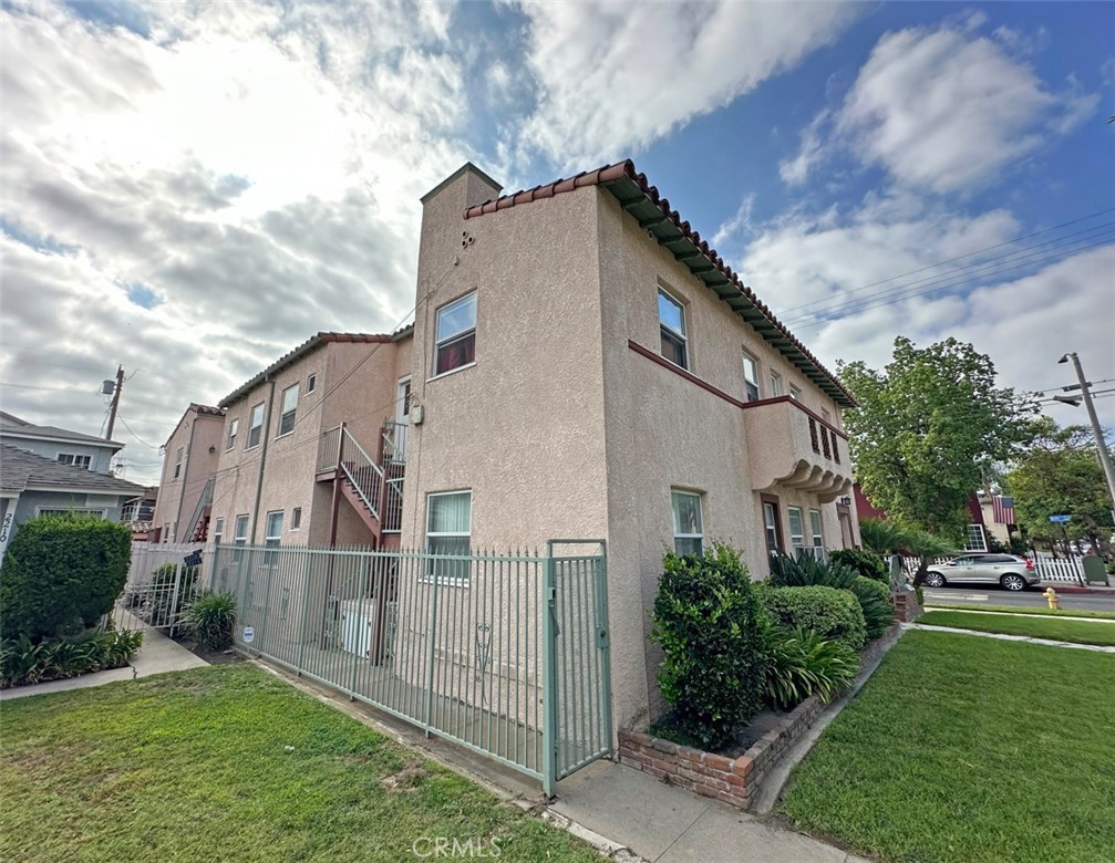 2200 Chestnut