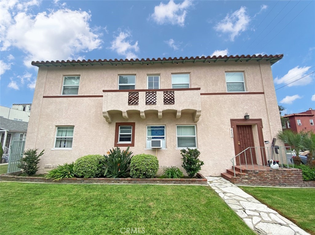 2200 Chestnut