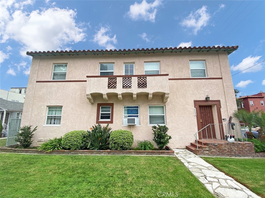 2200 Chestnut