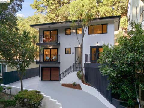 Photo of 6334 Doran Dr Dr, Oakland, CA 94611 (MLS # 41145422)