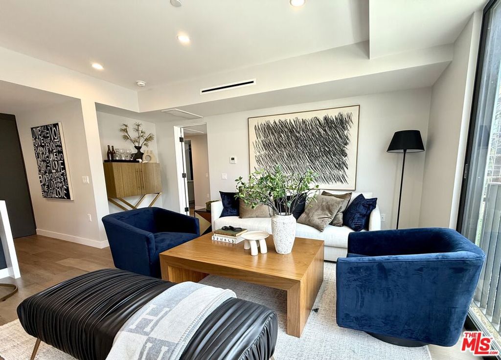 listing image 130720428269343095779
