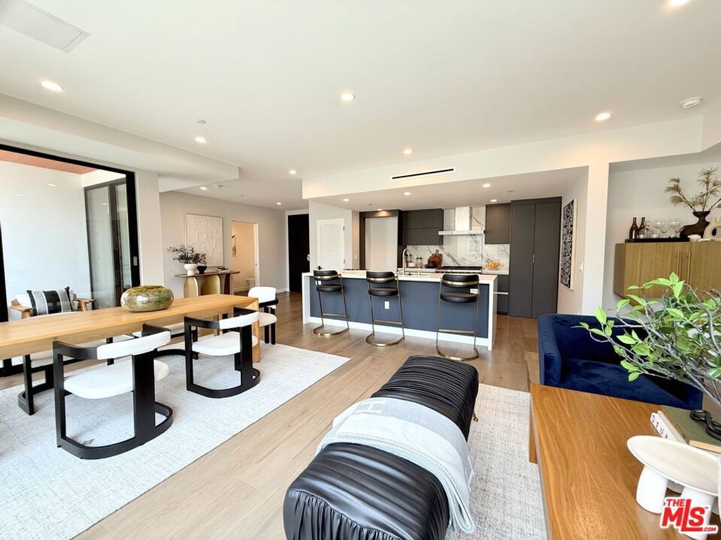 listing image 130721853932612195631