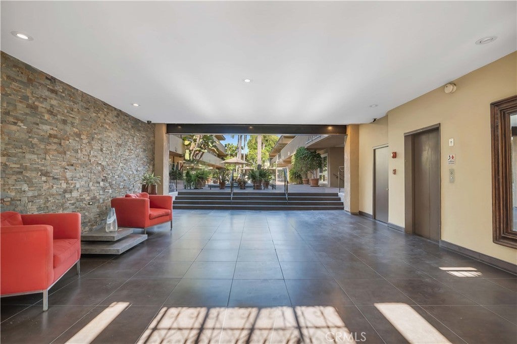 970 Palm Avenue 200