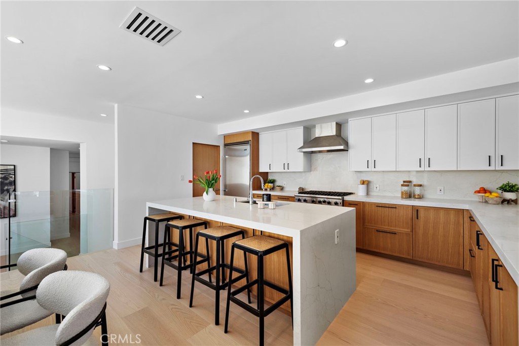 309 Carnation Avenue 4