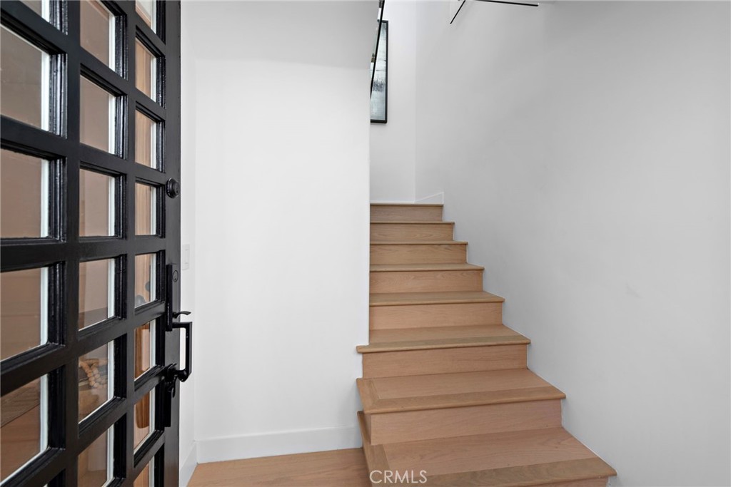 309 Carnation Avenue 4