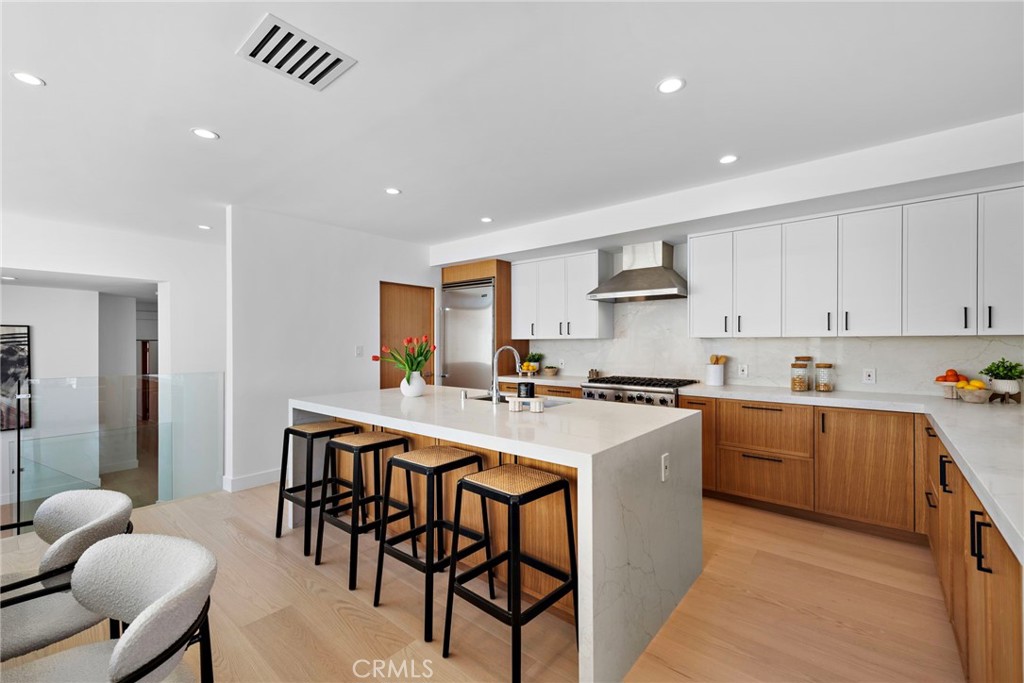 309 Carnation Avenue 4