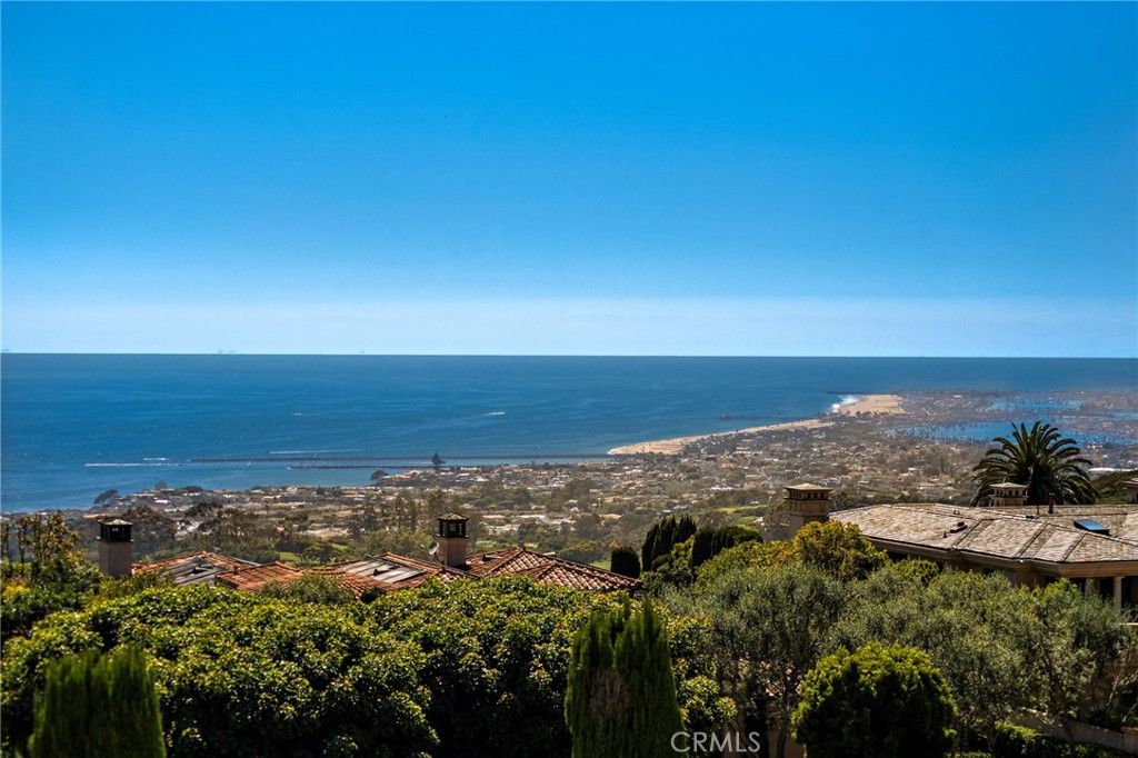 Photo of 18 Sail Vista Vis, Newport Coast, CA 92657 (MLS # OC25167169)