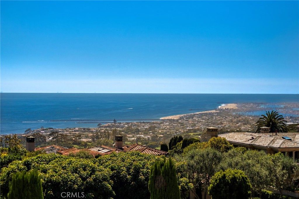 Photo of 18 Sail Vista Vis, Newport Coast, CA 92657 (MLS # OC25167169)