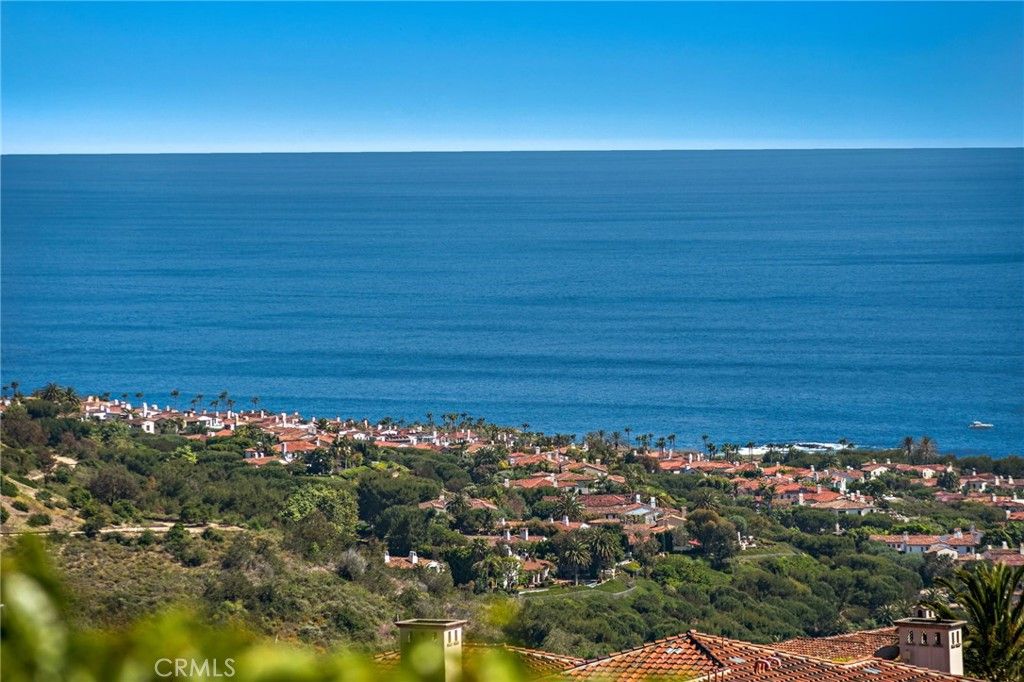 Photo of 18 Sail Vista Vis, Newport Coast, CA 92657 (MLS # OC25167169)