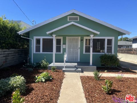 Photo of 4316 Perlita Avenue, Los Angeles, CA 90039 (MLS # 25610643) Photo of 4316 Perlita Avenue, Los Angeles, CA 90039 (MLS # 25610643)