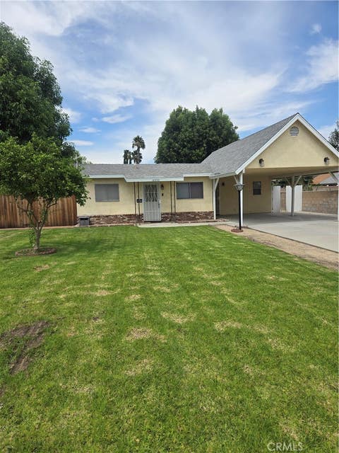 Photo of 18250 Bonnie LN, Fontana, CA 92335 (MLS # IV26177411)