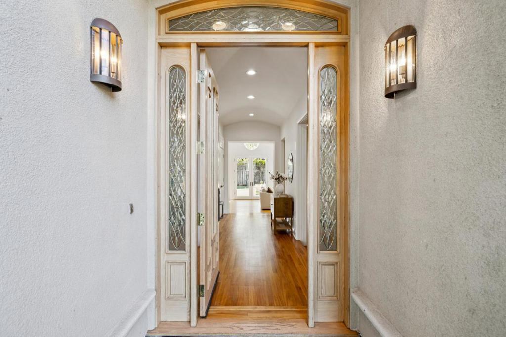 124 Yerba Santa Avenue