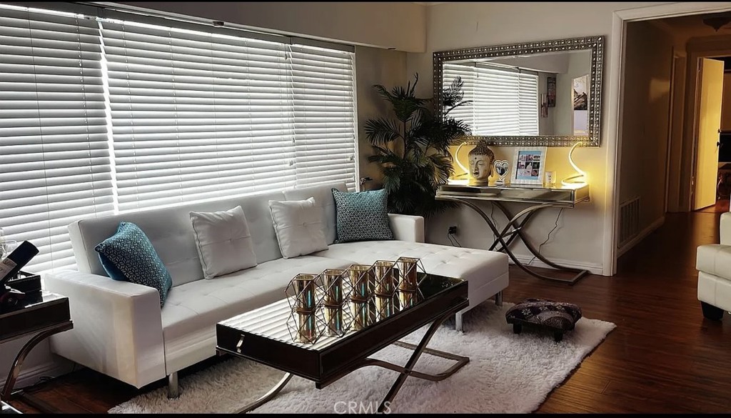Welcome to this beautifully updated 2-bedroom, 2-bathroom condo in the highly desirable Meredith Manor community in Fullerton! This spacious unit features an open floor plan with approximately 1,156 sq ft of living space, central AC, and abundant natural light. The large living room flows seamlessly into a private balcony—perfect for morning coffee or evening relaxation.
The kitchen offers modern cabinetry, quartz countertops, and stainless steel appliances—ideal for both entertaining and everyday use. The primary bedroom includes an ensuite bathroom and generous closet space. Additional highlights include in-unit laundry hookups, ample storage, and one assigned covered parking space, plus guest parking.
The community features a pool, landscaped greenbelts, and mature trees that create a peaceful, park-like setting.