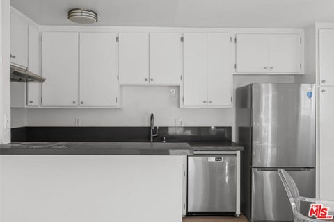Photo of 10 19th Avenue #9, Venice, CA 90291 (MLS # 26930717)