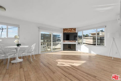 Photo of 10 19th Avenue #9, Venice, CA 90291 (MLS # 26930717)