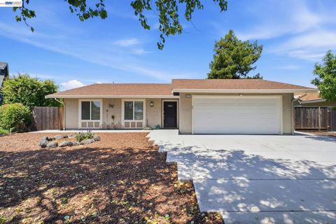 Photo of 8123 Meadowlark Ct Ct, Newark, CA 94560 (MLS # 41132484)