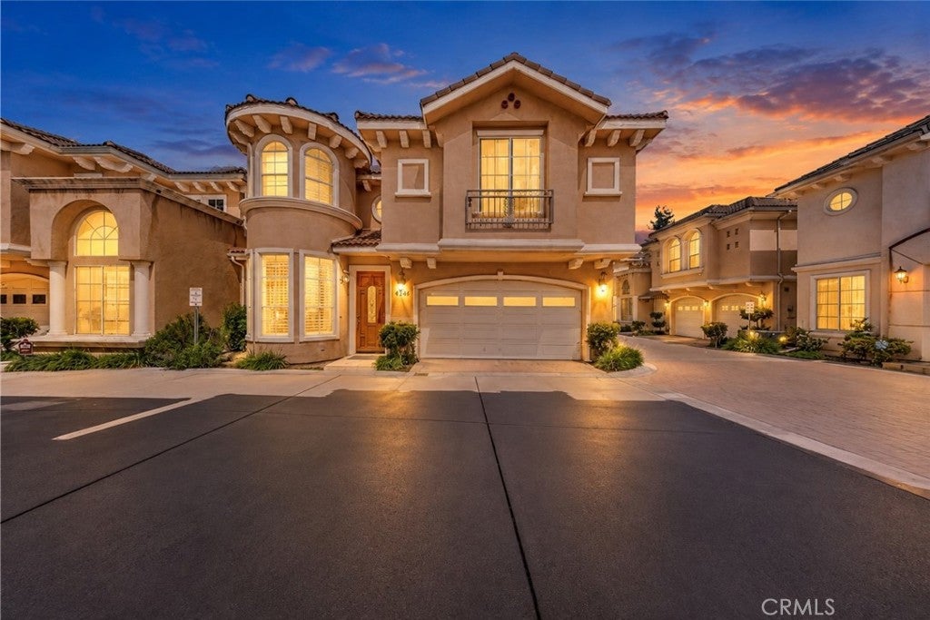 454 W Duarte D